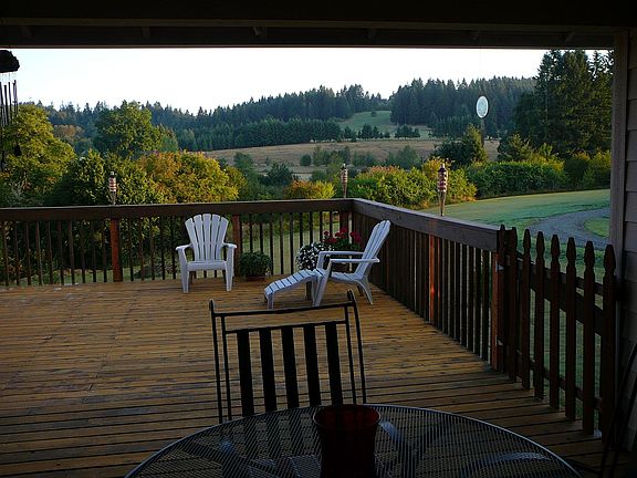 Huge Back Deck & View