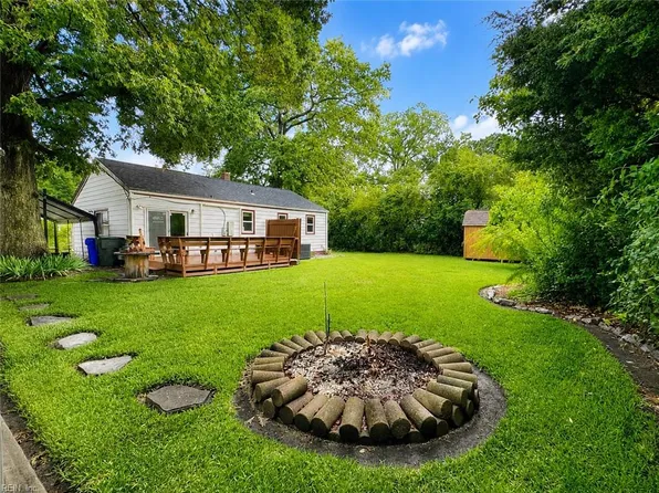 8045 Merritt St, Norfolk, VA 23518