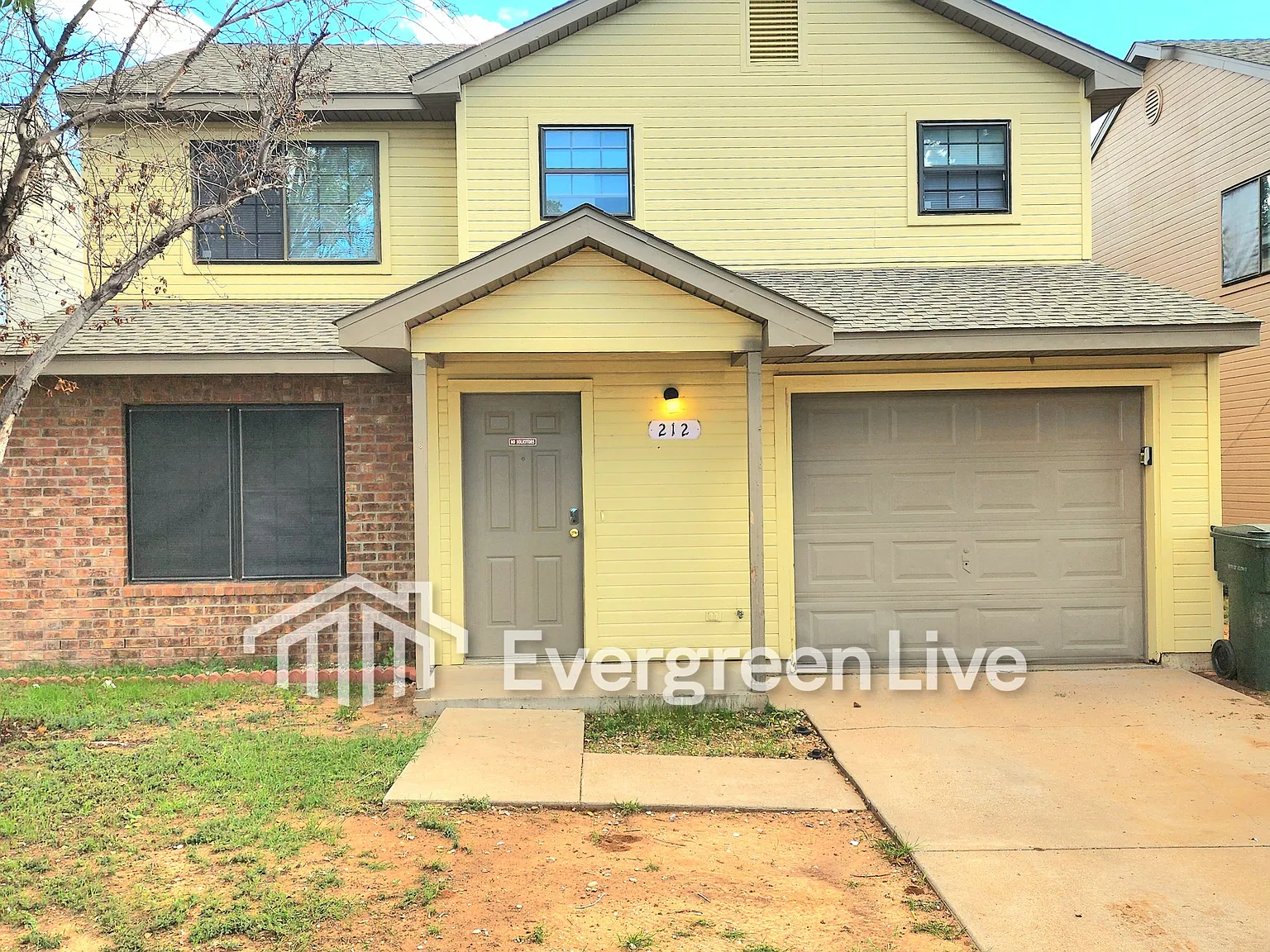 4 bed, 2.5 bath, 1390 sqft, $1,245 — Photo 2