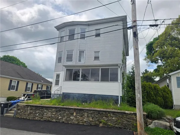 30 Cumberland St, Cumberland, RI 02864