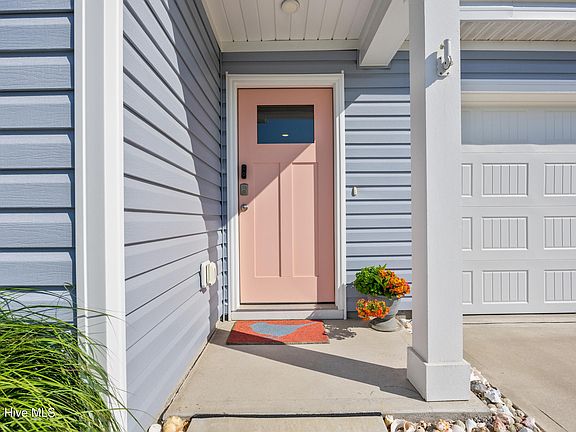 2nd image of 884 Shipley Way SW