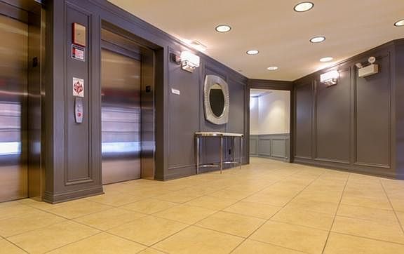 4th image of 855 E 22nd St APT 303