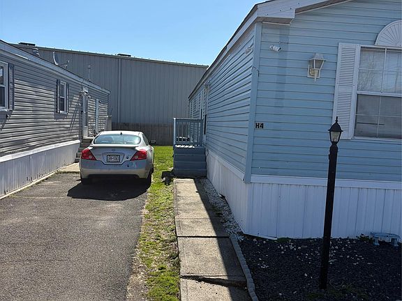 2nd image of 2701 Goethals Road N #H4