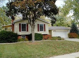 1110 Willow Ln, Darien, IL 60561