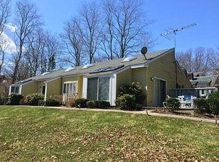 1 Acacia Dr, Middletown, RI 02842