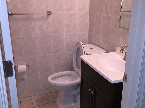 Single Full Size Bath