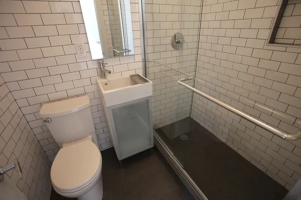 Rented by Manhattan Residential Inc. | media 28