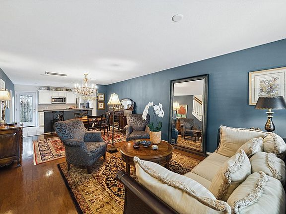 3rd image of 714 Redwing Place Dr