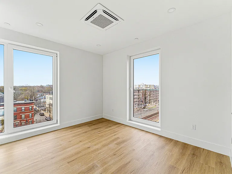 1035 Commonwealth Ave — Photo 97