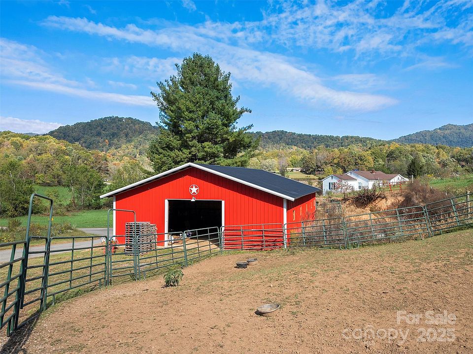 34th image of 303 Johnson Farm Rd
