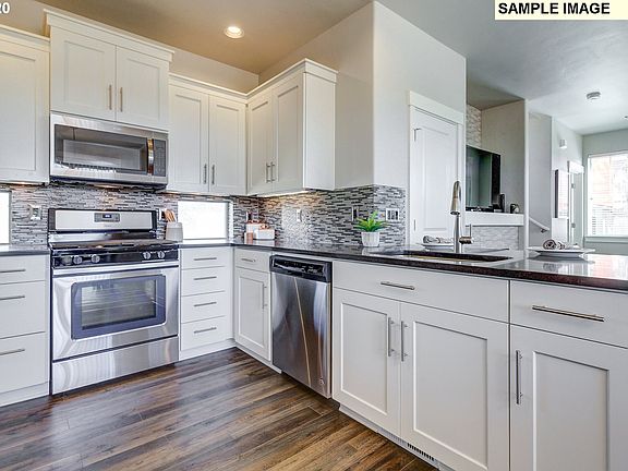 4th image of 5541 SE Logan Ln #159