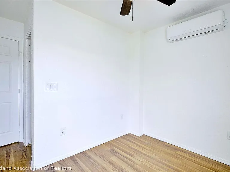 1547 Sycamore Ave — Photo 17