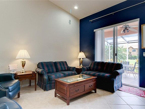 4th image of 6455 Oxford Cir Unit 101