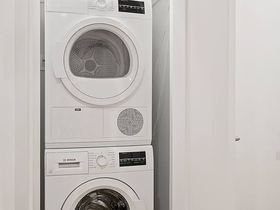 4th image of 225 W 23rd St #2256K