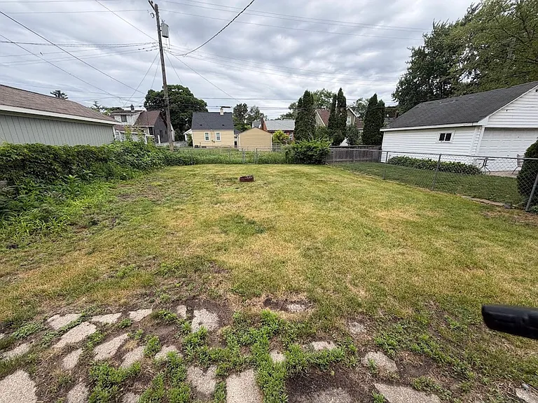 339 E Maplehurst St — Photo 8