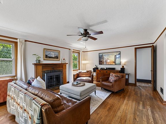 5th image of 3326 SE Lake Rd