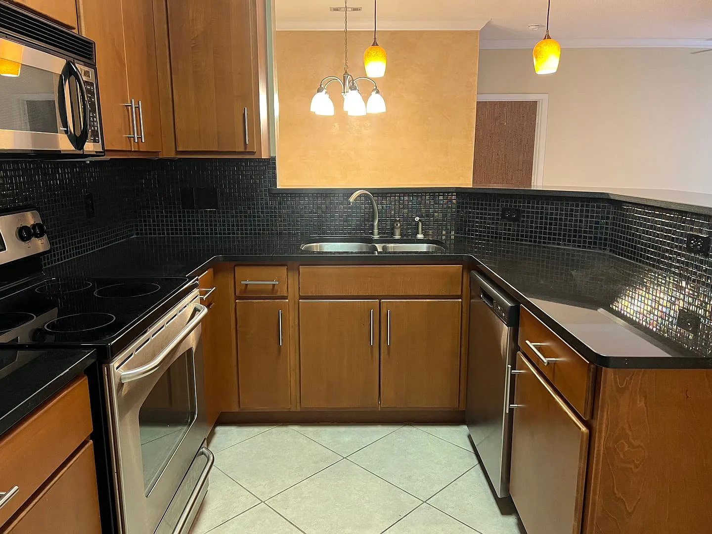Upgraded First Floor Condo - Estate at Westbury — Photo 1