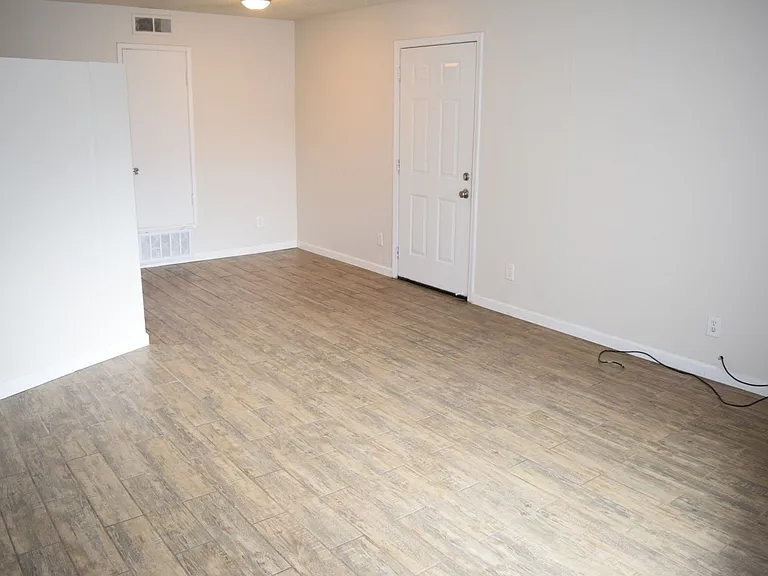 6049 Northcrest Cir #3 — Photo 4