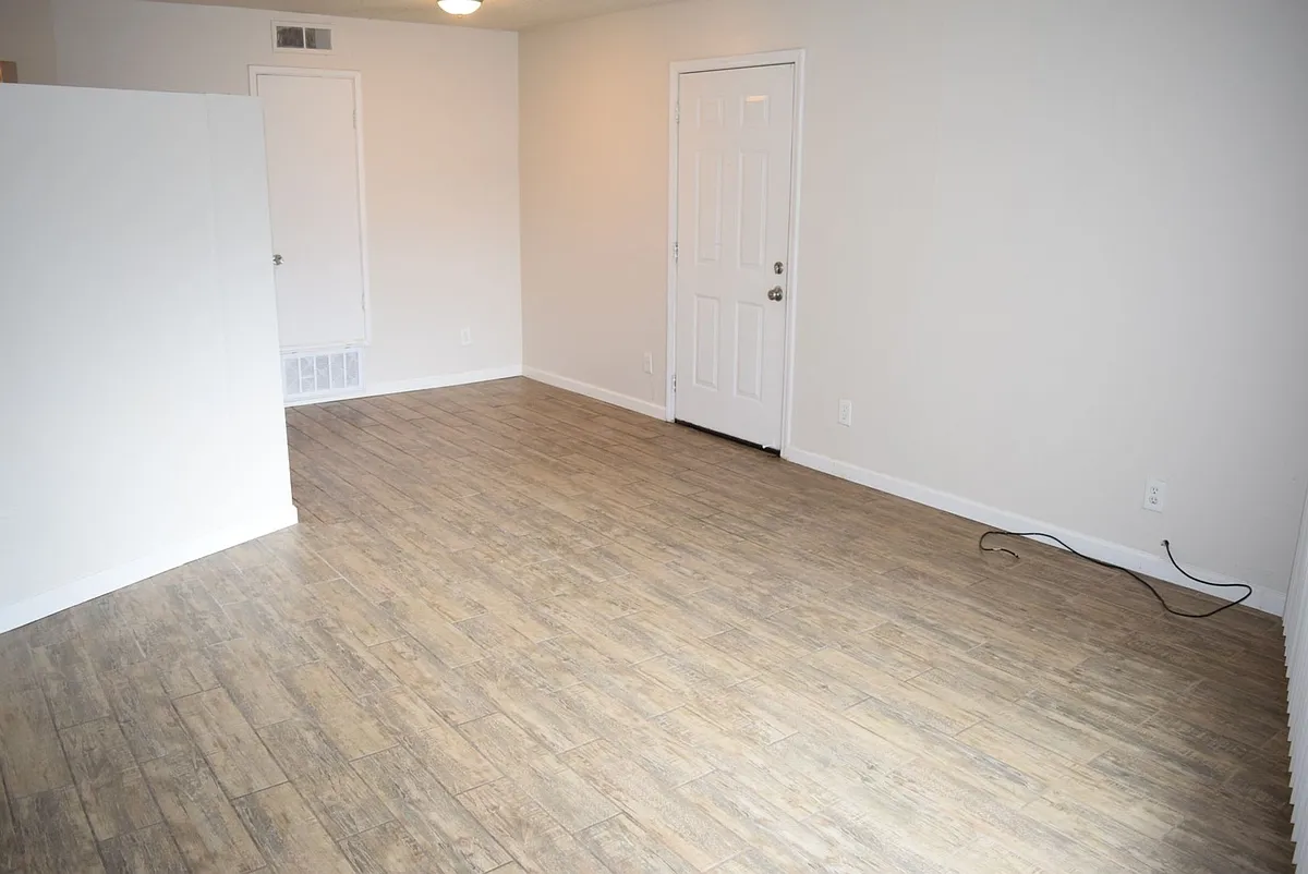 Building Photo - 6049 Northcrest Cir #3