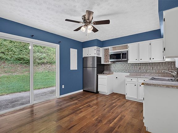 3rd image of 138 Barbrow Hollow Rd