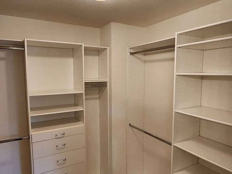 26 Anglesite — Photo 23