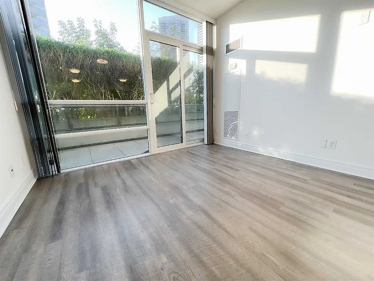 2240 Lake Shore Blvd W #309 — Photo 9