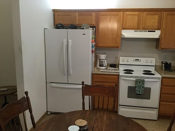 3rd image of 873 Harvard Dr