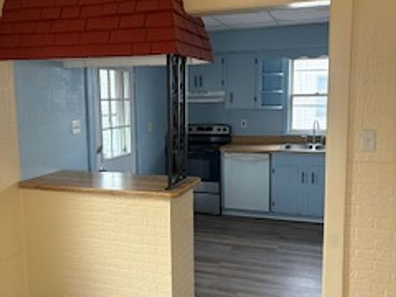 5th image of 1019 W 5th St