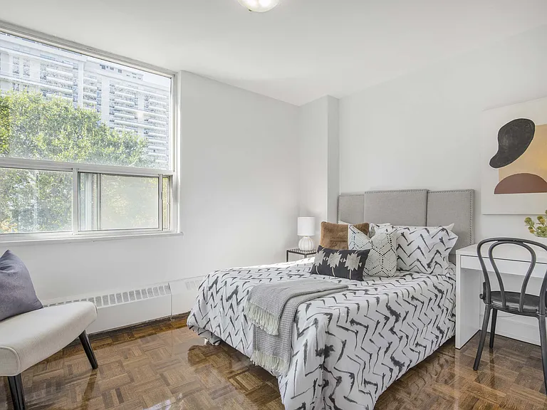 225 Davisville Ave — Photo 13