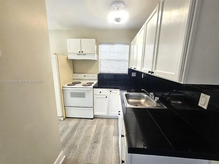 10790 SW 46th St — Photo 8