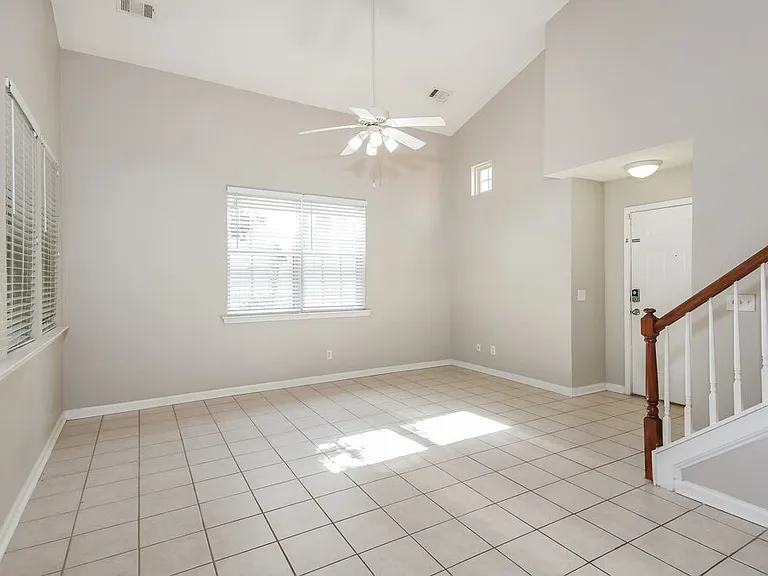 1204 W Oaks Way — Photo 5