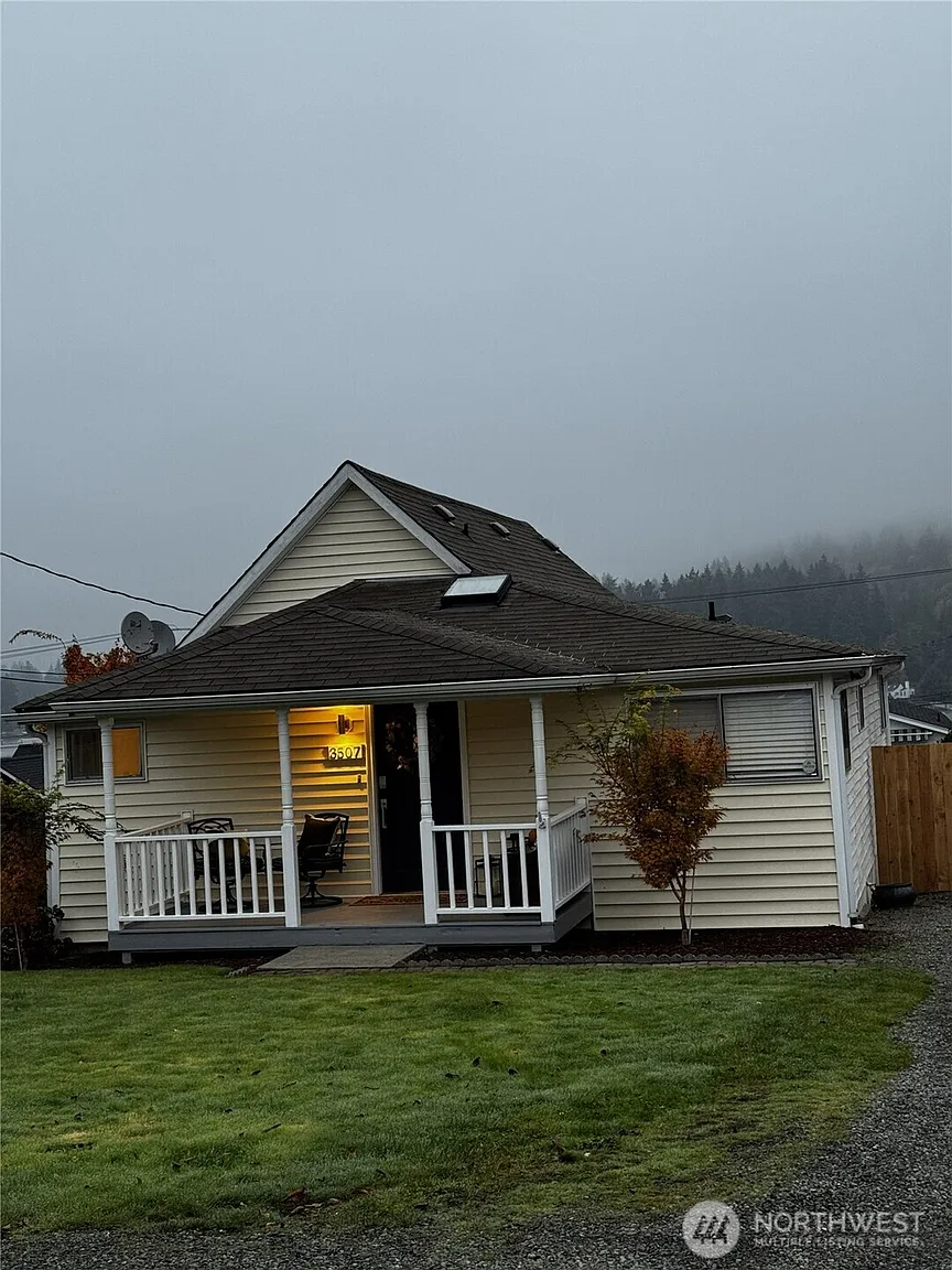 3507 Ross Avenue photo 1