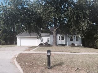 31652 Five Mile Rd, Livonia, MI 48154