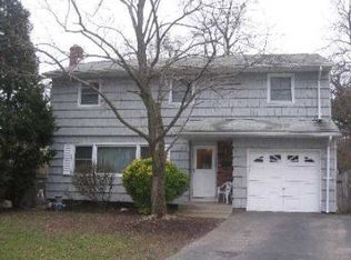 23 Torwood Ct, Huntington Station, NY 11746