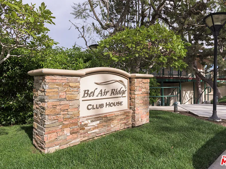 2528 Angelo Dr — Photo 21