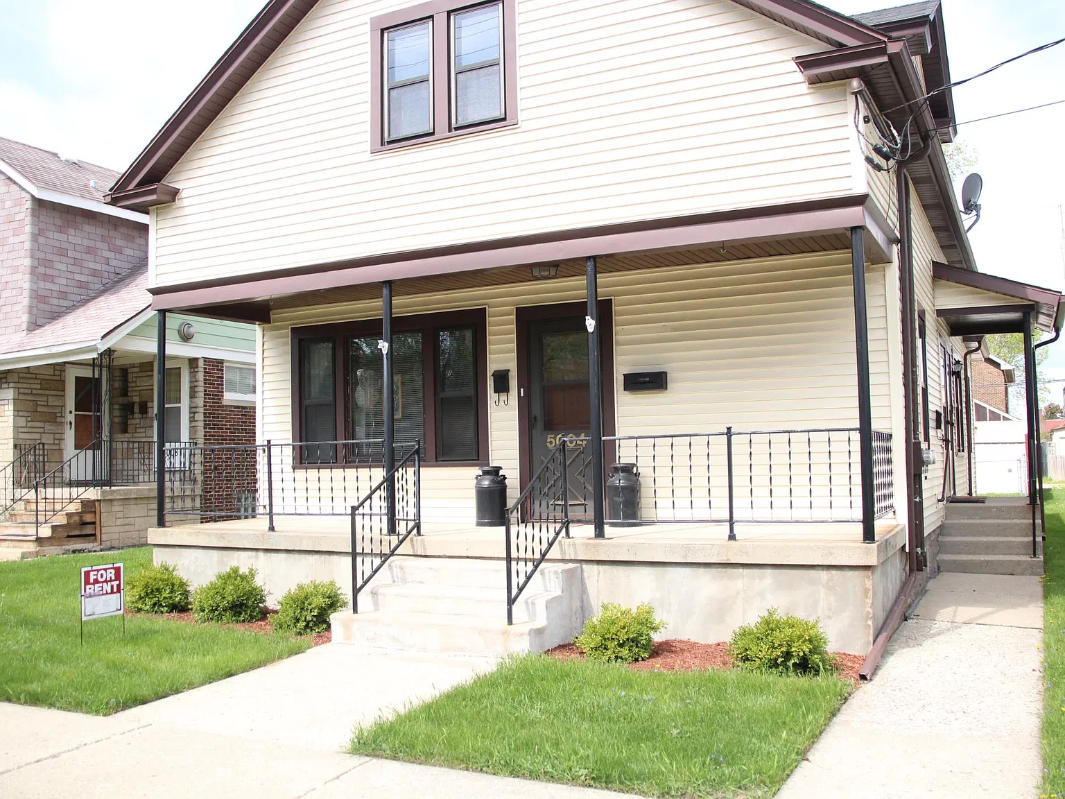 2 bed, 700 sqft, $1,100 — Photo 1
