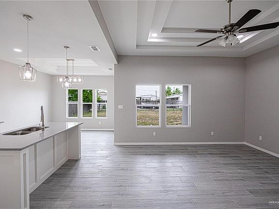 4th image of 1900 Mimosa St