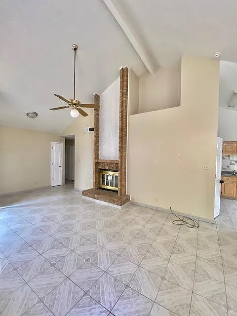 3 bed, 2.0 bath, 1277 sqft, $1,795 — Photo 2