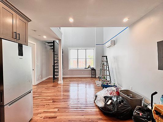 2nd image of 1825 Eastern Pkwy #4R