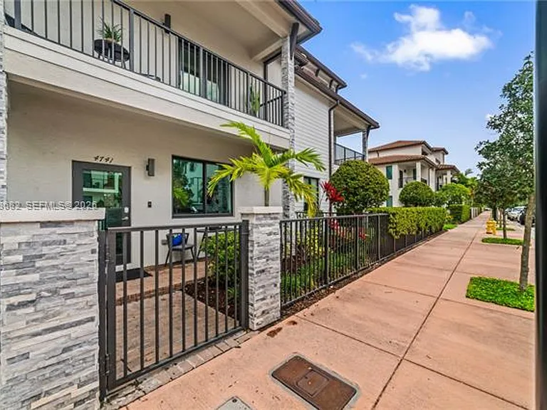 4741 NW 84th Ave #Townhouse 4741 — Photo 1