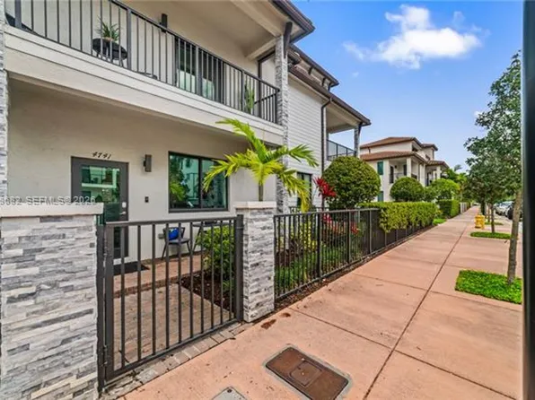 4741 NW 84th Ave #Townhouse 4741, Miami, FL 33166