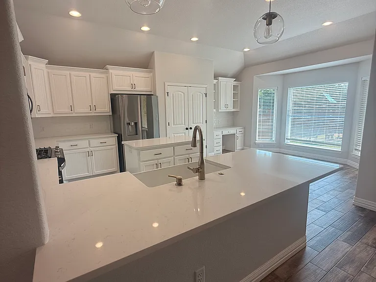 5007 Cy Young Dr — Photo 3
