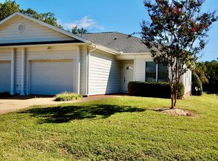 10 River Ct, Kilmarnock, VA 22482