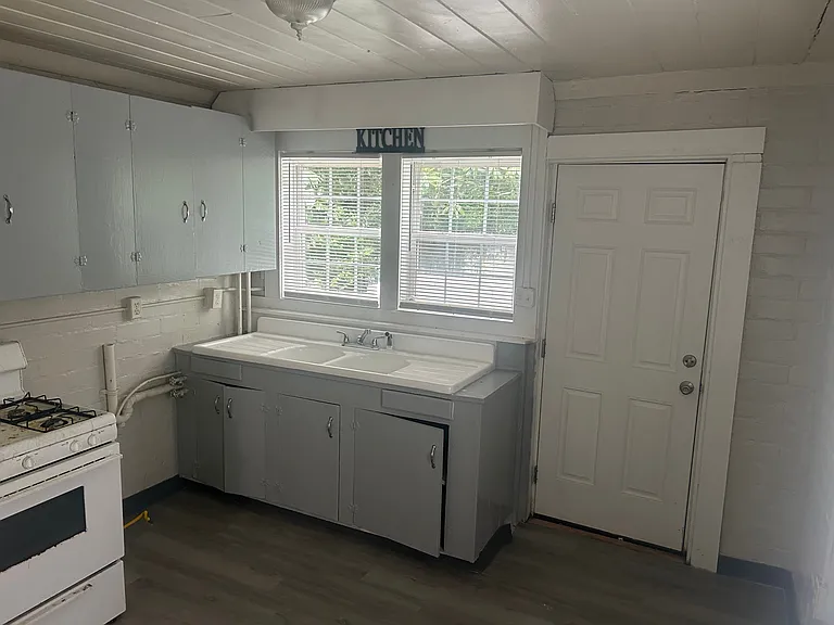 213 Riley Ave #LOWER — Photo 8
