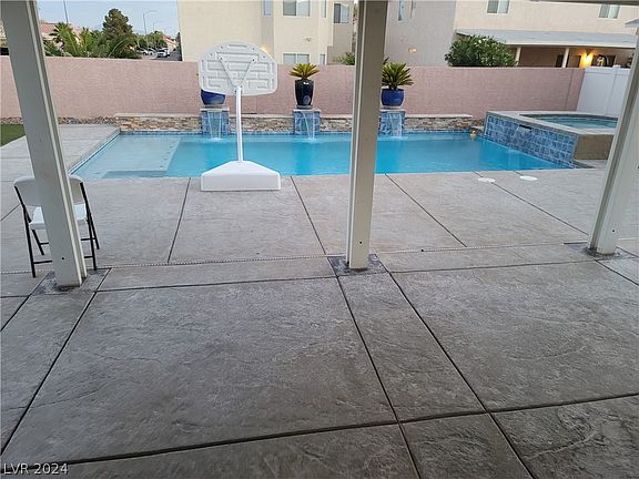 2nd image of 1113 Cliffbrook Hedge Ave