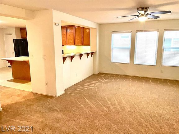 3rd image of 11673 Stivali St