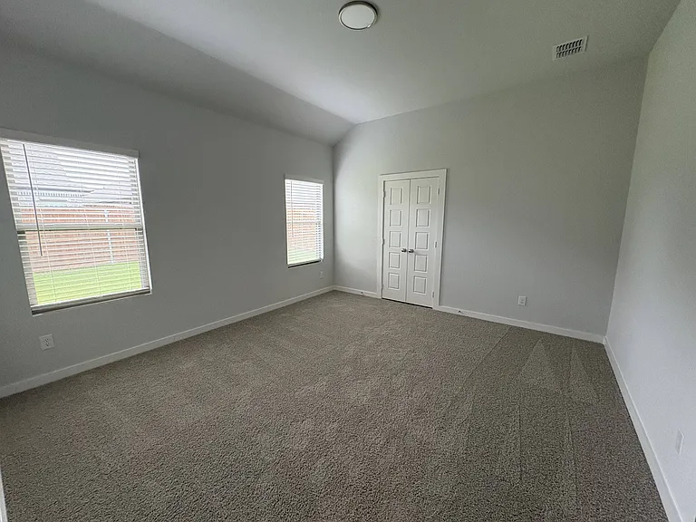 120 Greenbriar Dr — Photo 9