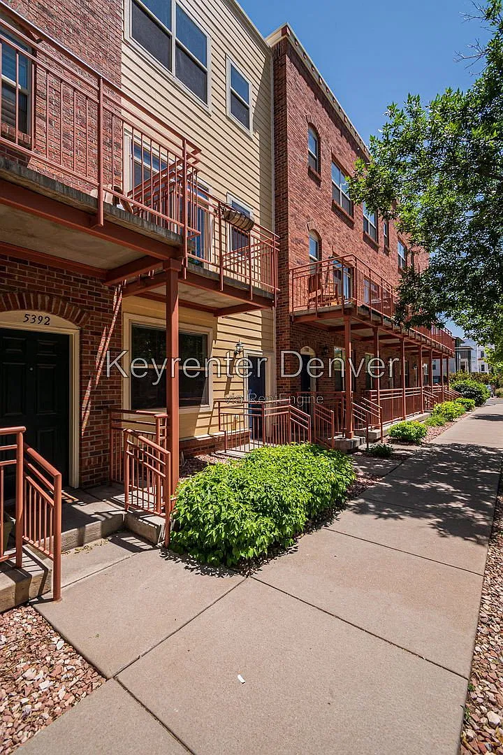 3 bed, 2.5 bath, 1520 sqft, $2,800 — Photo 2