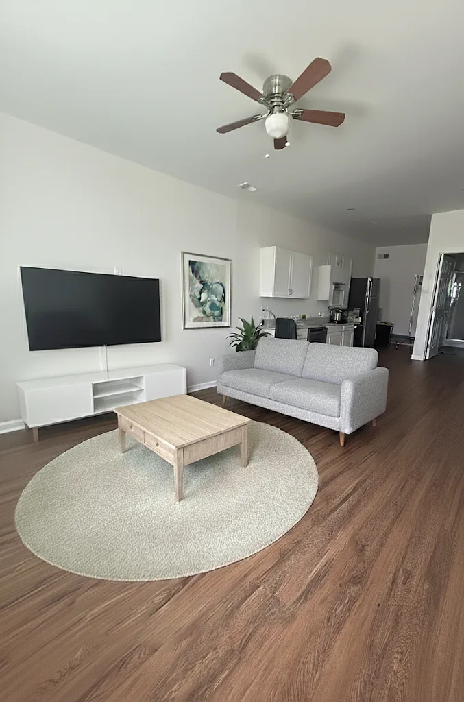 1 bed, 900 sqft, $1,100 — Photo 2