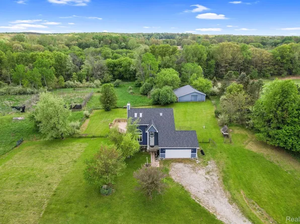 19101 Weller Rd, Gregory, MI 48137